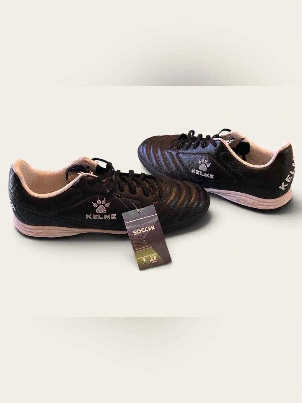 Kelme NWT Men’s Black Athletic Turf Soccer Shoes with White Accents Size 9.5